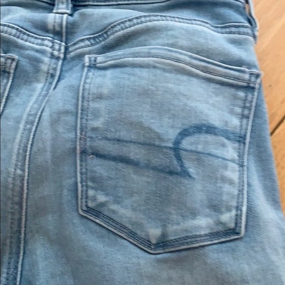 Women’s American Eagle light wash hi-rise Jegging. - Picture 4 of 5